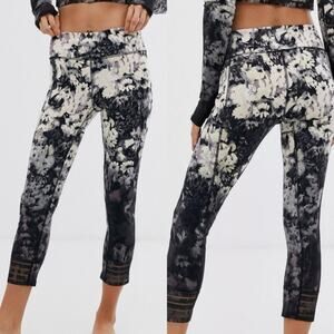FP Movement Mid-Rise 7/8 Length Idris Printed Leggings Size XS Athleisure Yoga